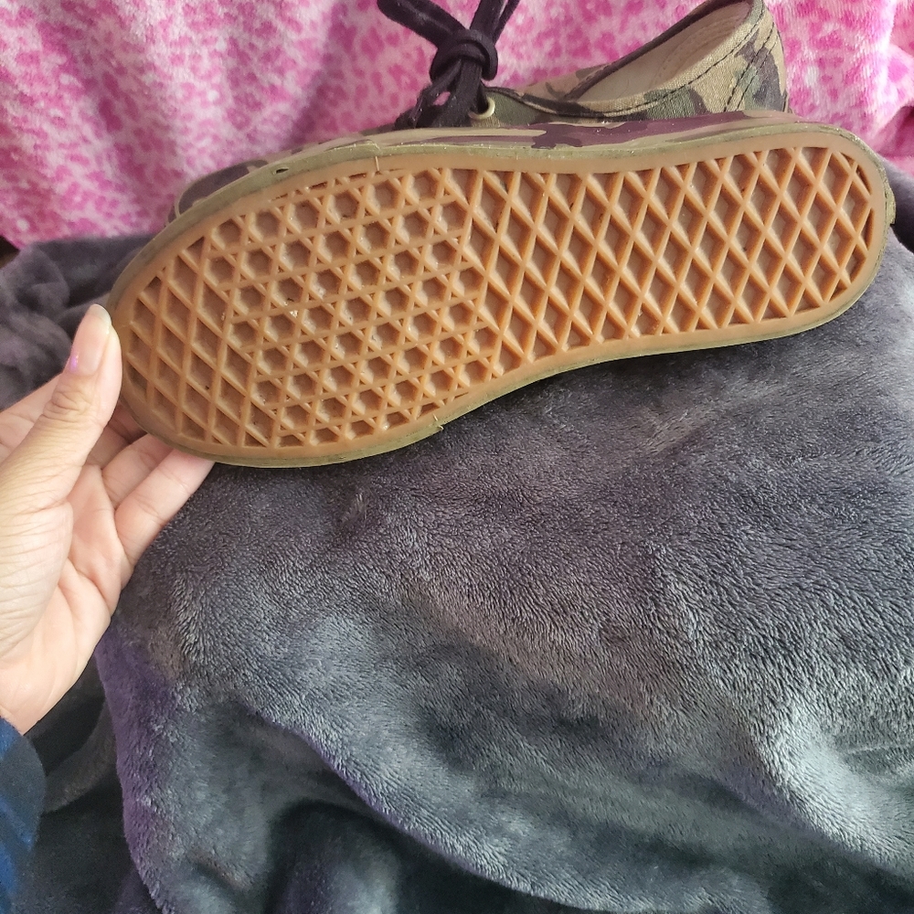 Vans - Picture 2 of 3